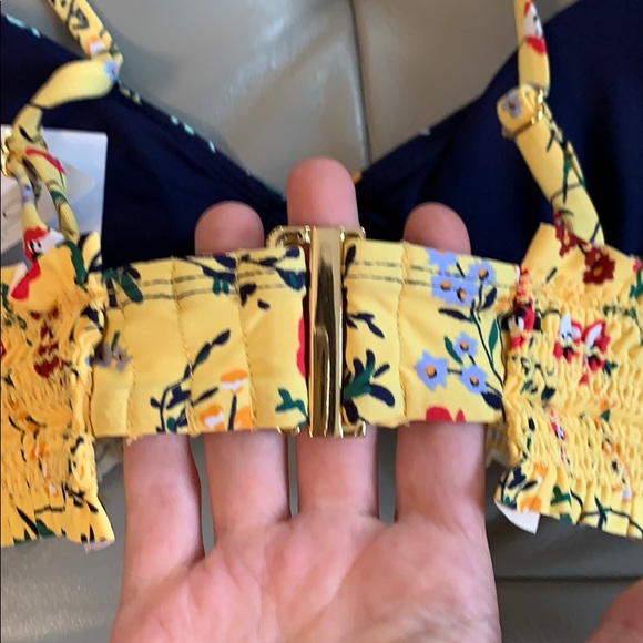 Anne Cole
Studio Smocked Triangle Top - Picture 5 of 9